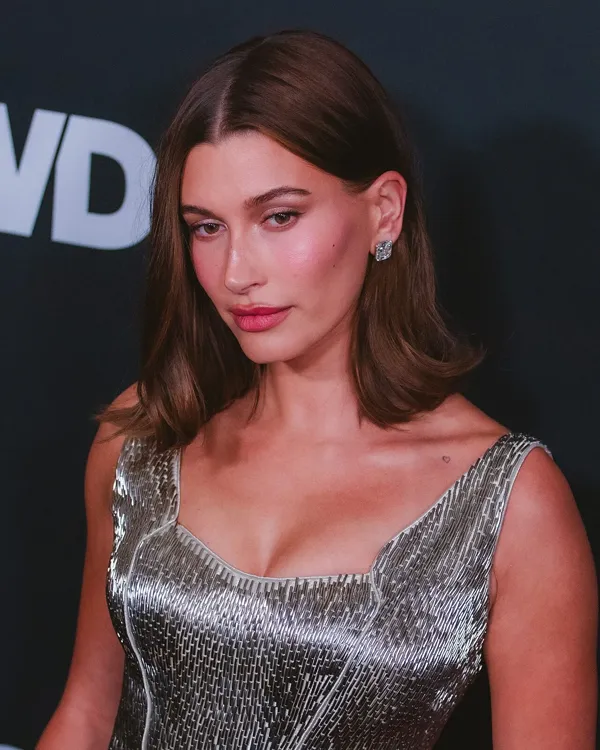 Porträtt av Hailey Bieber
